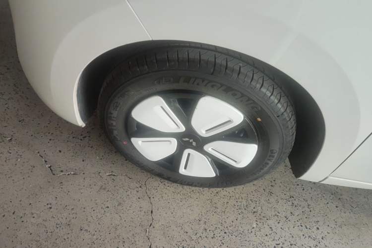 Used Wuling Hongguang MINIEV 2025 Four-Door Version Advanced Edition Left Front Wheel Hub