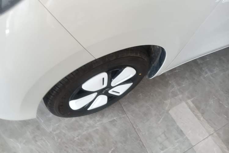 Used Wuling Hongguang MINIEV 2025 Four-Door Version Advanced Edition Left Front Wheel Hub