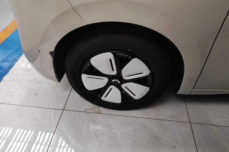Used Wuling Hongguang MINIEV 2025 Four-Door Version Advanced Edition Left Front Wheel Hub