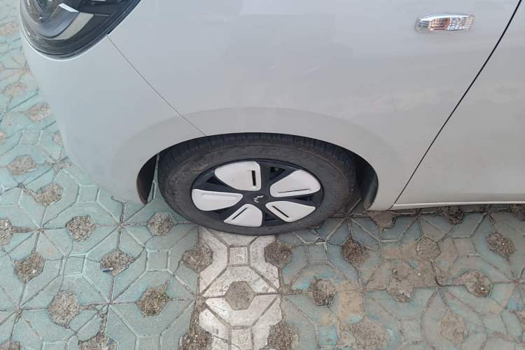 Used Wuling Hongguang MINIEV 2025 Four-Door Version Advanced Edition Left Front Wheel Hub