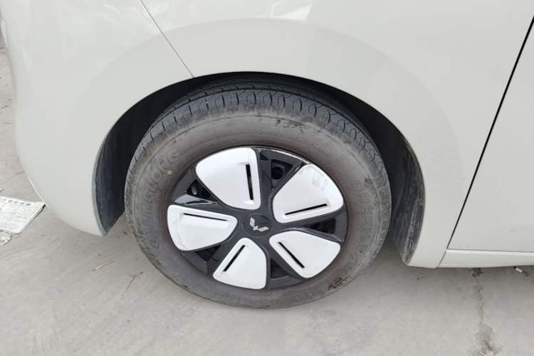 Used Wuling Hongguang MINIEV 2025 Four-Door Version Advanced Edition Left Front Wheel Hub