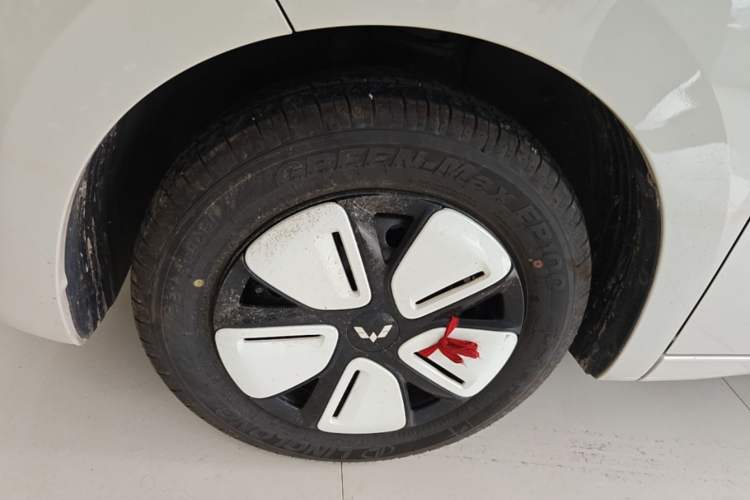 Used Wuling Hongguang MINIEV 2025 Four-Door Version Advanced Edition Left Front Wheel Hub