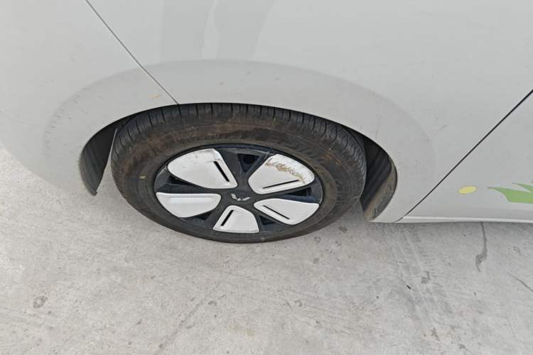 Used Wuling Hongguang MINIEV 2025 Four-Door Version Advanced Edition Left Front Wheel Hub