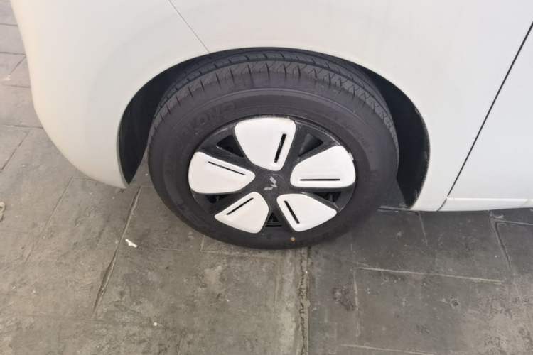 Used Wuling Hongguang MINIEV 2025 Four-Door Version Advanced Edition Left Front Wheel Hub