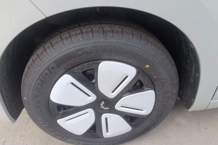 Used Wuling Hongguang MINIEV 2025 Four-Door Version Advanced Edition Left Front Wheel Hub