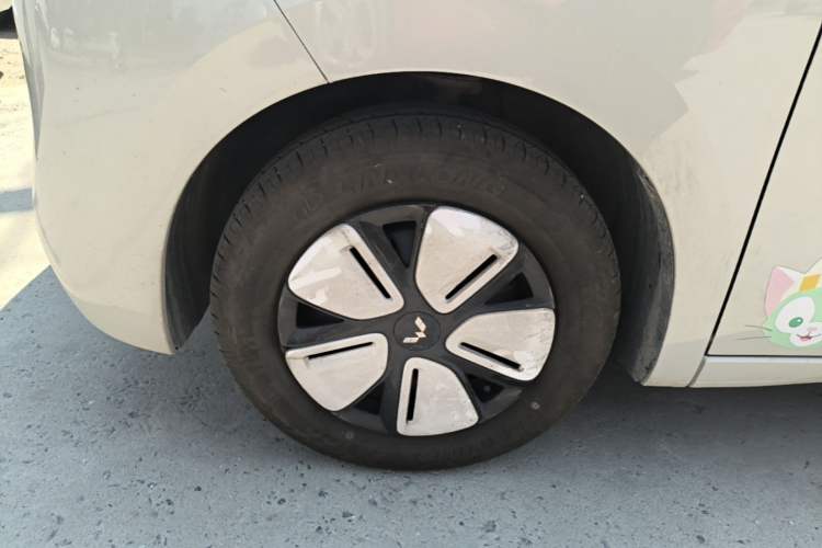 Used Wuling Hongguang MINIEV 2025 Four-Door Version Advanced Edition Left Front Wheel Hub