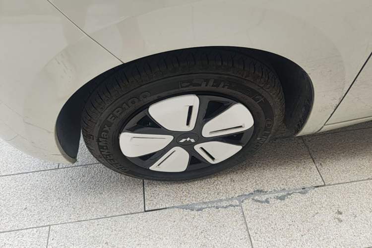 Used Wuling Hongguang MINIEV 2025 Four-Door Version Advanced Edition Left Front Wheel Hub