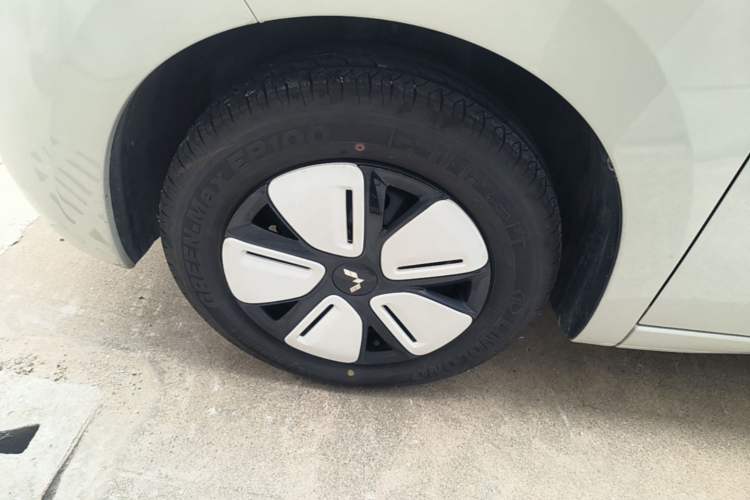 Used Wuling Hongguang MINIEV 2025 Four-Door Version Advanced Edition Left Front Wheel Hub
