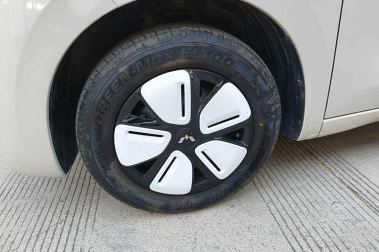Used Wuling Hongguang MINIEV 2025 Four-Door Version Advanced Edition Left Front Wheel Hub