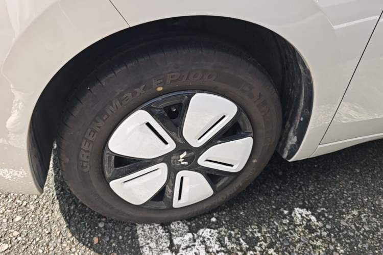 Used Wuling Hongguang MINIEV 2025 Four-Door Version Advanced Edition Left Front Wheel Hub
