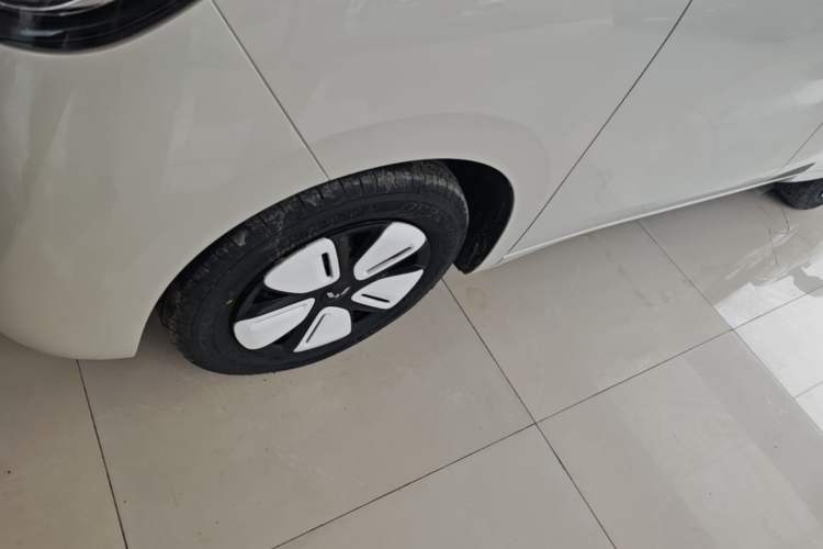 Used Wuling Hongguang MINIEV 2025 Four-Door Version Advanced Edition Left Front Wheel Hub