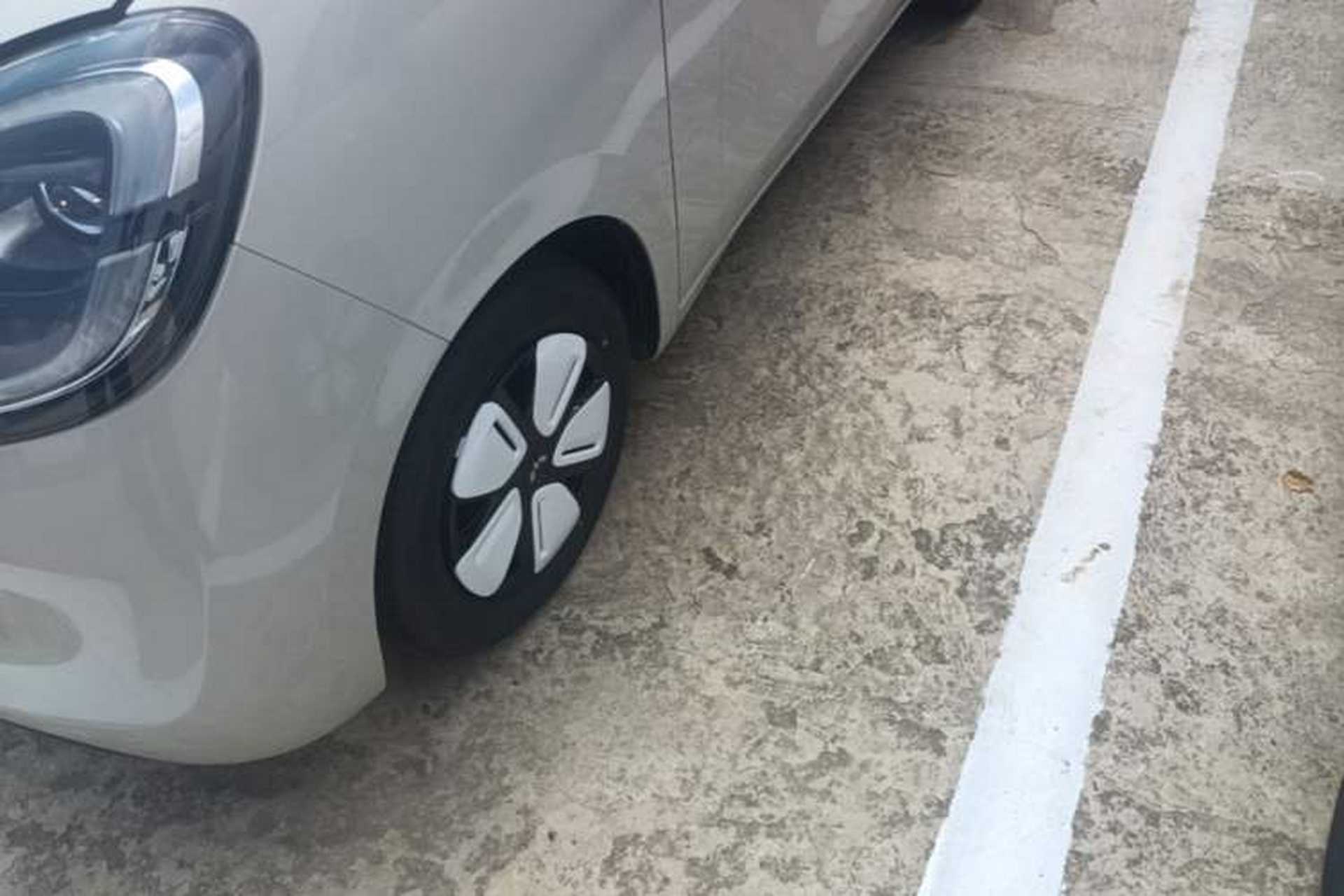 Used Wuling Hongguang MINIEV 2025 Four-Door Version Advanced Edition Left Front Wheel Hub