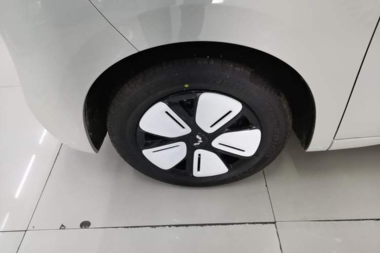 Used Wuling Hongguang MINIEV 2025 Four-Door Version Advanced Edition Left Front Wheel Hub