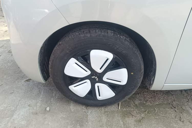 Used Wuling Hongguang MINIEV 2025 Four-Door Version Advanced Edition Left Front Wheel Hub