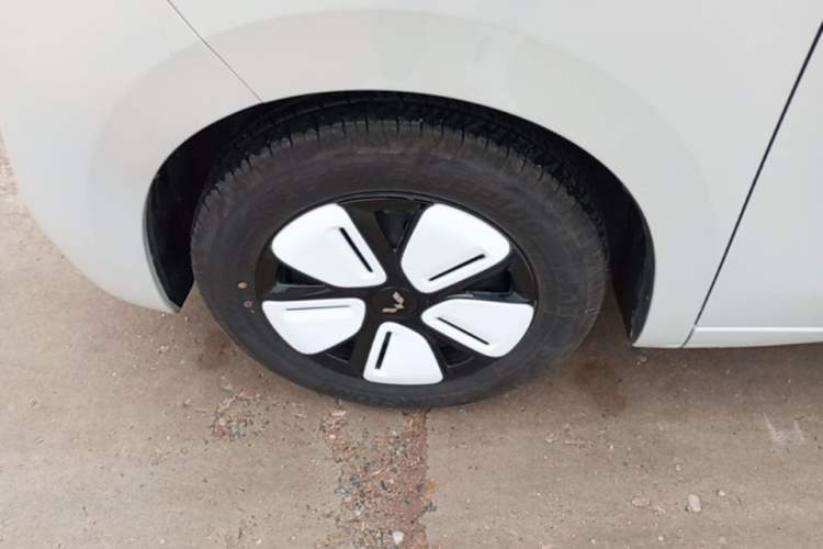 Used Wuling Hongguang MINIEV 2025 Four-Door Version Advanced Edition Left Front Wheel Hub