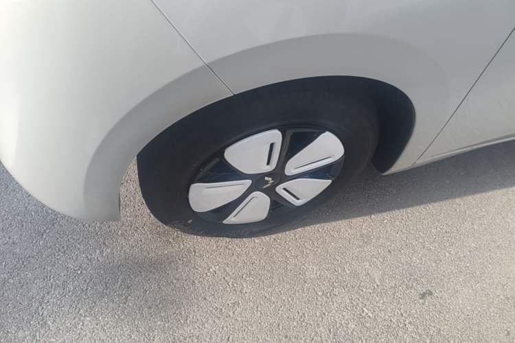 Used Wuling Hongguang MINIEV 2025 Four-Door Version Advanced Edition Left Front Wheel Hub