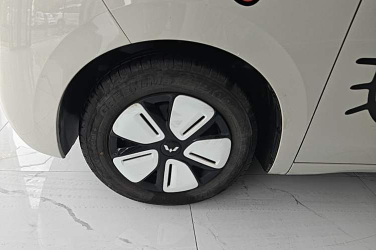Used Wuling Hongguang MINIEV 2025 Four-Door Version Zhenxiang+ Edition Left Front Wheel Hub