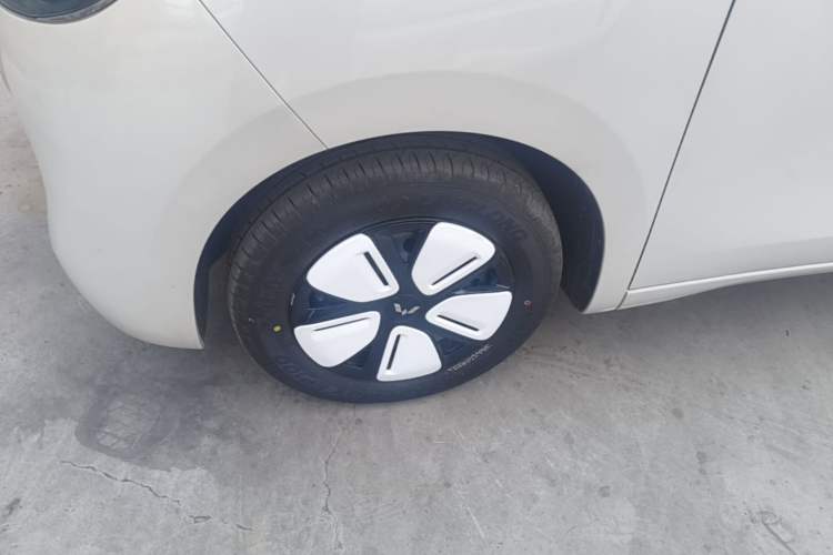 Used Wuling Hongguang MINIEV 2025 Four-Door Version Advanced Edition Left Front Wheel Hub