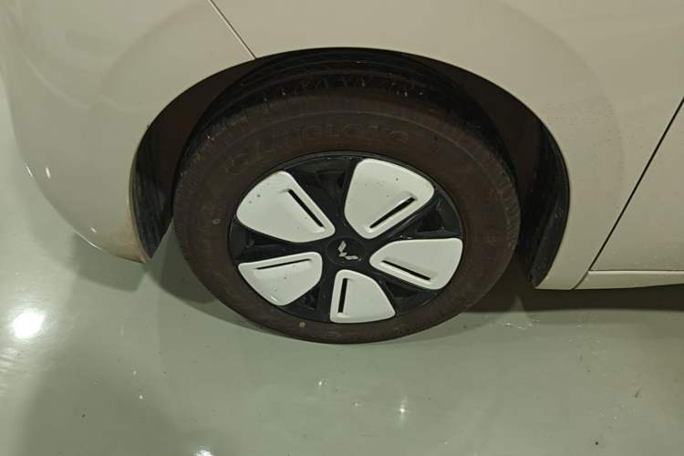 Used Wuling Hongguang MINIEV 2025 Four-Door Version Advanced Edition Left Front Wheel Hub