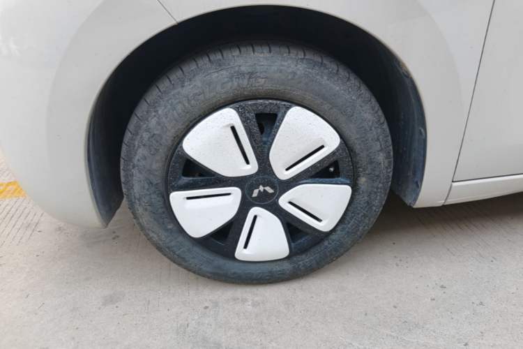 Used Wuling Hongguang MINIEV 2025 Four-Door Version Premium Edition Left Front Wheel Hub