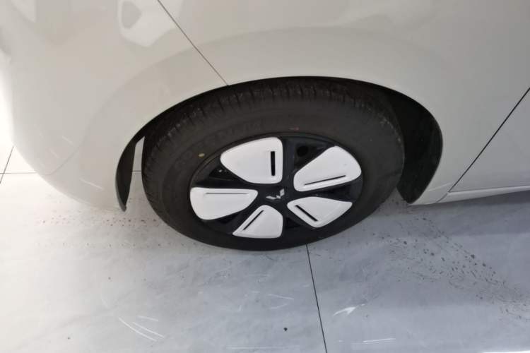 Used Wuling Hongguang MINIEV 2025 Four-Door Version Advanced Edition Left Front Wheel Hub