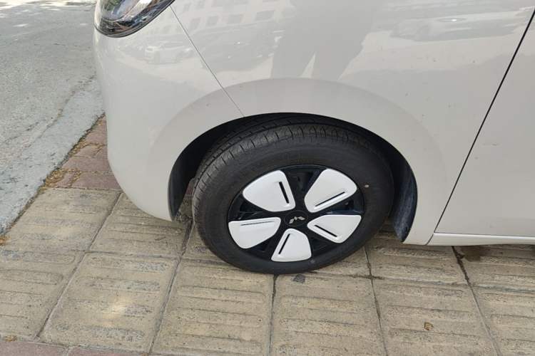 Used Wuling Hongguang MINIEV 2025 Four-Door Version Advanced Edition Left Front Wheel Hub