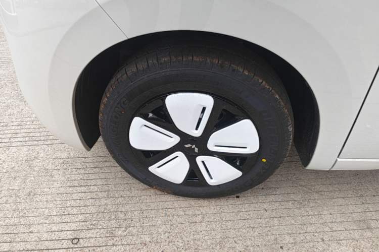 Used Wuling Hongguang MINIEV 2025 Four-Door Version Advanced Edition Left Front Wheel Hub