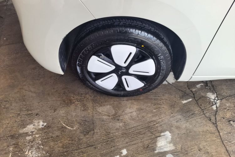 Used Wuling Hongguang MINIEV 2025 Four-Door Version Advanced Edition Left Front Wheel Hub