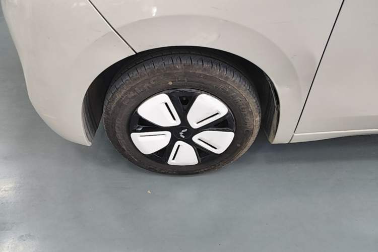 Used Wuling Hongguang MINIEV 2025 Four-Door Version Advanced Edition Left Front Wheel Hub