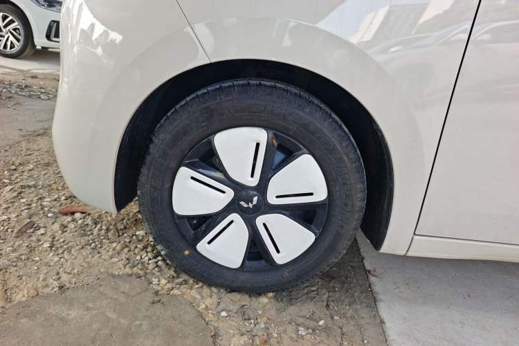 Used Wuling Hongguang MINIEV 2025 Four-Door Version Advanced Edition Left Front Wheel Hub