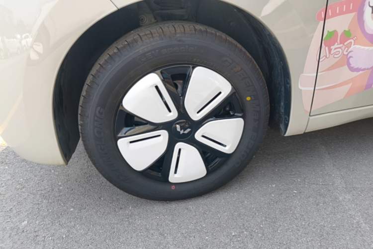 Used Wuling Hongguang MINIEV 2025 Four-Door Version Advanced Edition Left Front Wheel Hub