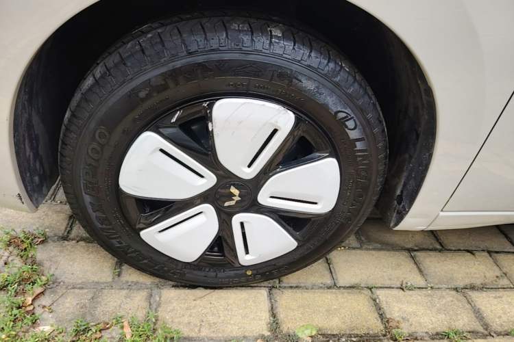 Used Wuling Hongguang MINIEV 2025 Four-Door Version Premium Edition Left Front Wheel Hub