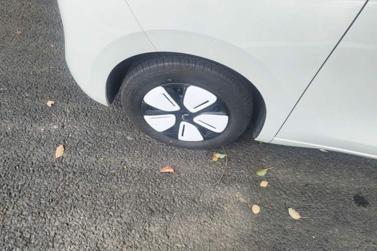 Used Wuling Hongguang MINIEV 2025 Four-Door Version Advanced Edition Left Front Wheel Hub