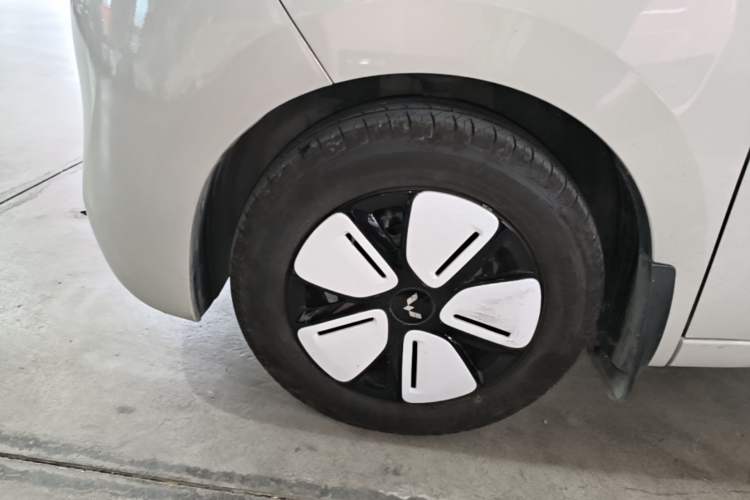 Used Wuling Hongguang MINIEV 2025 Four-Door Version Advanced Edition Left Front Wheel Hub