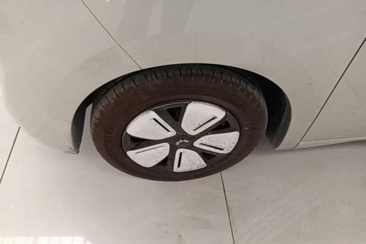 Used Wuling Hongguang MINIEV 2025 Four-Door Version Zhenxiang+ Edition Left Front Wheel Hub