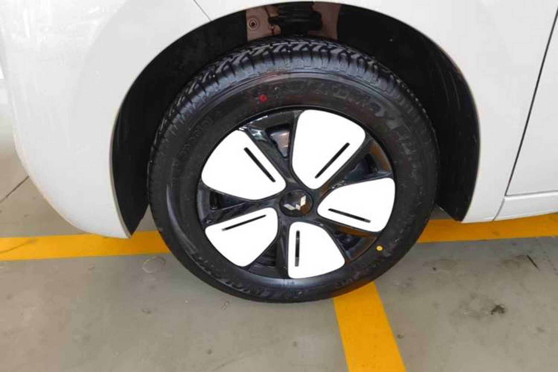 Used Wuling Hongguang MINIEV 2025 Four-Door Version Advanced Edition Left Front Wheel Hub