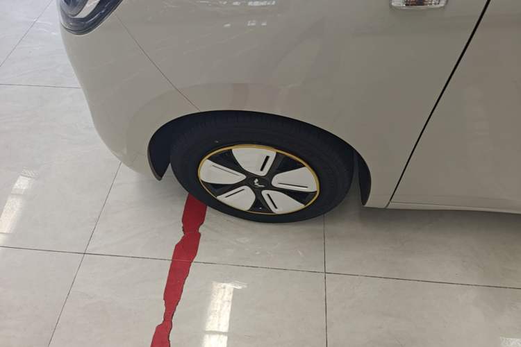 Used Wuling Hongguang MINIEV 2025 Four-Door Version Advanced Edition Left Front Wheel Hub