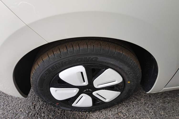 Used Wuling Hongguang MINIEV 2025 Four-Door Version Advanced Edition Left Front Wheel Hub