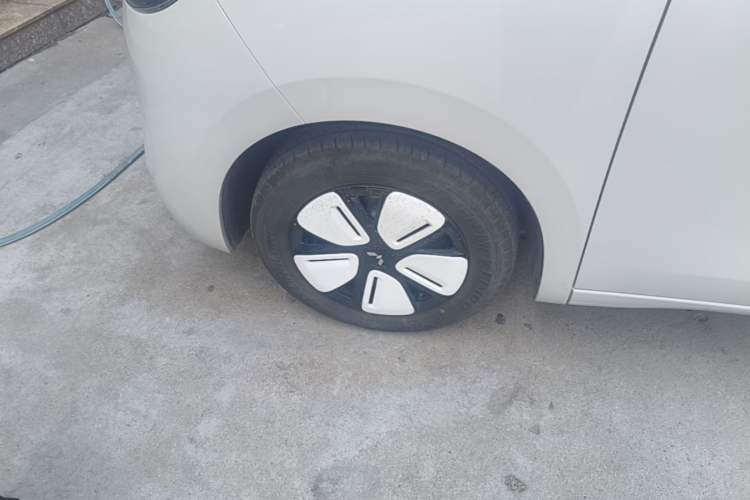 Used Wuling Hongguang MINIEV 2025 Four-Door Version Premium Edition Left Front Wheel Hub