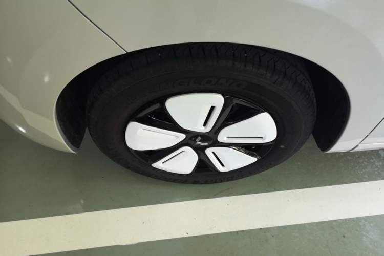 Used Wuling Hongguang MINIEV 2025 Four-Door Version Advanced Edition Left Front Wheel Hub
