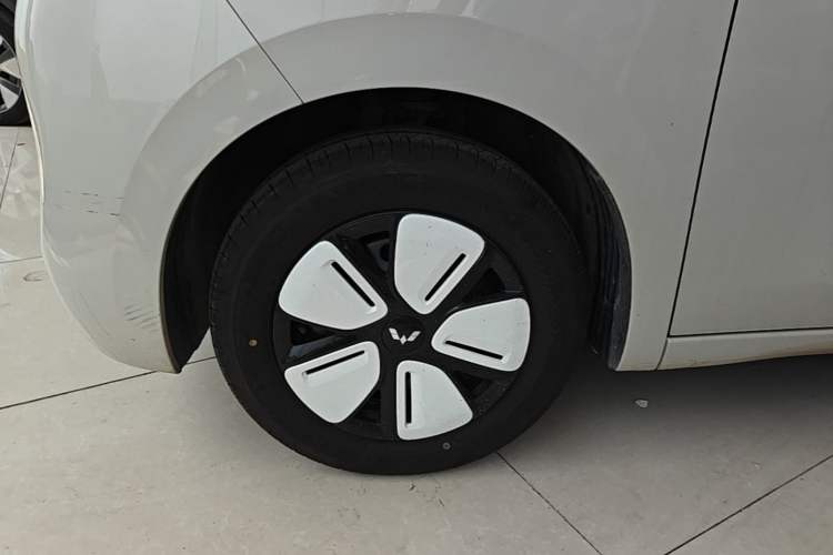 Used Wuling Hongguang MINIEV 2025 Four-Door Version Advanced Edition Left Front Wheel Hub