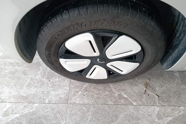 Used Wuling Hongguang MINIEV 2025 Four-Door Version Advanced Edition Left Front Wheel Hub