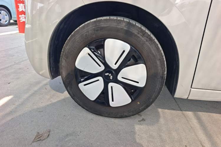 Used Wuling Hongguang MINIEV 2025 Four-Door Version Zhenxiang+ Edition Left Front Wheel Hub