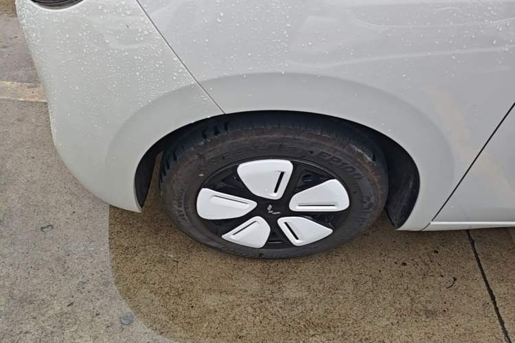 Used Wuling Hongguang MINIEV 2025 Four-Door Version Advanced Edition Left Front Wheel Hub
