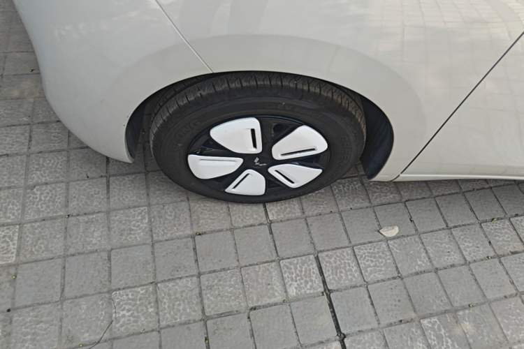 Used Wuling Hongguang MINIEV 2025 Four-Door Version Advanced Edition Left Front Wheel Hub