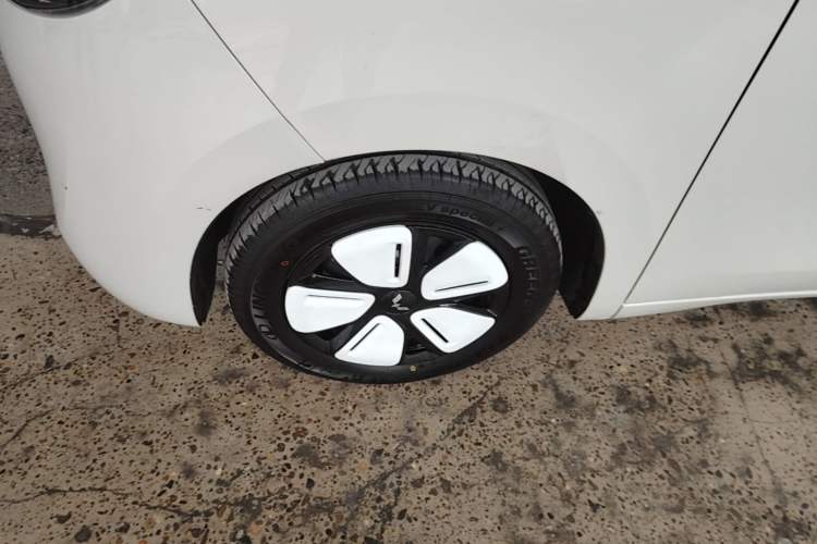 Used Wuling Hongguang MINIEV 2025 Four-Door Version Advanced Edition Left Front Wheel Hub