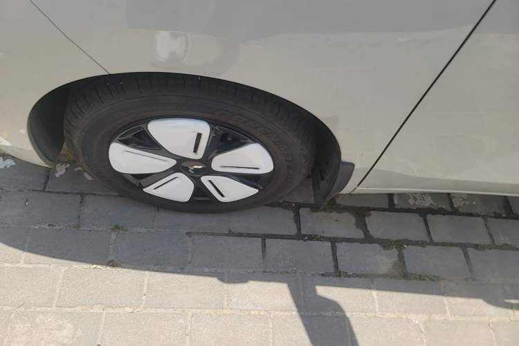Used Wuling Hongguang MINIEV 2025 Four-Door Version Advanced Edition Left Front Wheel Hub