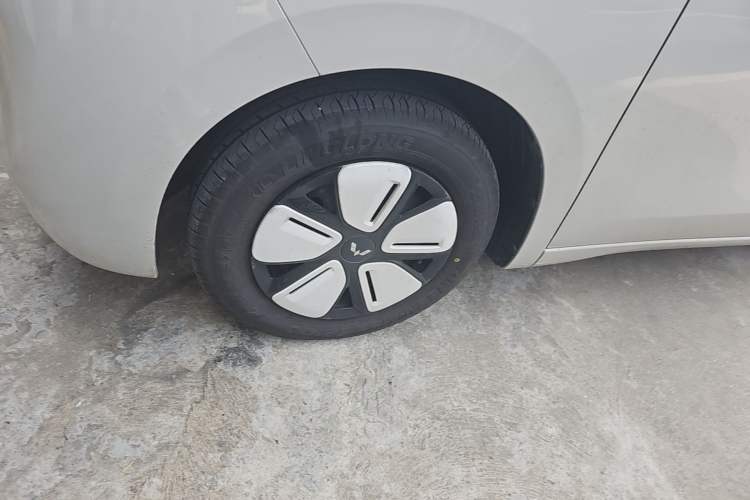 Used Wuling Hongguang MINIEV 2025 Four-Door Version Advanced Edition Left Front Wheel Hub