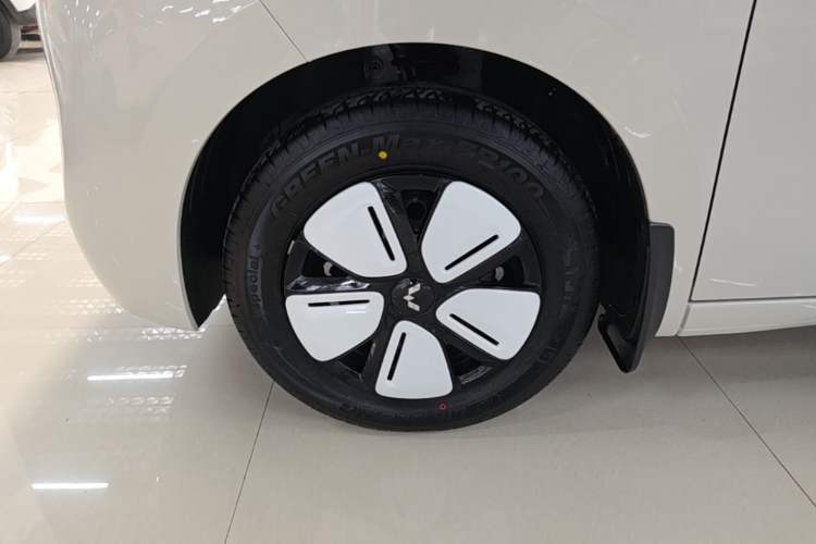 Used Wuling Hongguang MINIEV 2025 Four-Door Version Advanced Edition Left Front Wheel Hub