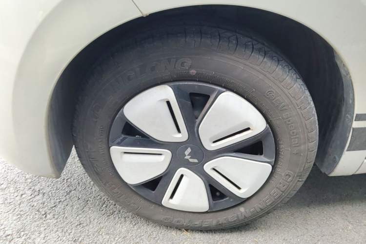 Used Wuling Hongguang MINIEV 2025 Four-Door Version Advanced Edition Left Front Wheel Hub